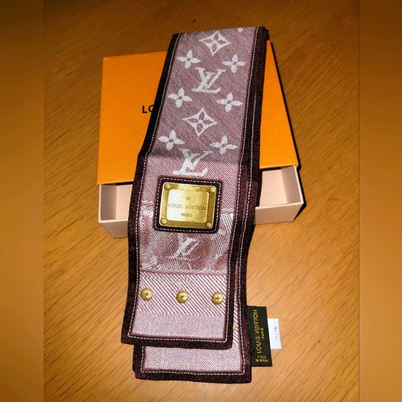 Louis Vuitton Bandeau scarf in beautiful burgundy and gold accents - Picture 2 of 9